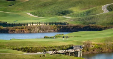 What Makes a Florida Golf Community Work for Seasonal Residents